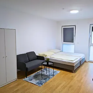  Apartment Vienna's Danube